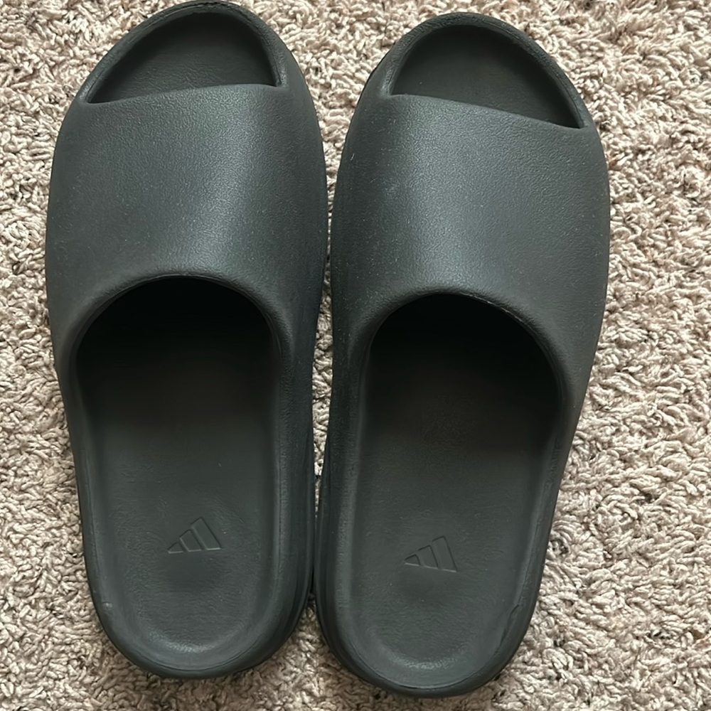 BLACK YEEZY SLIDES SIZE 13 NO BOX